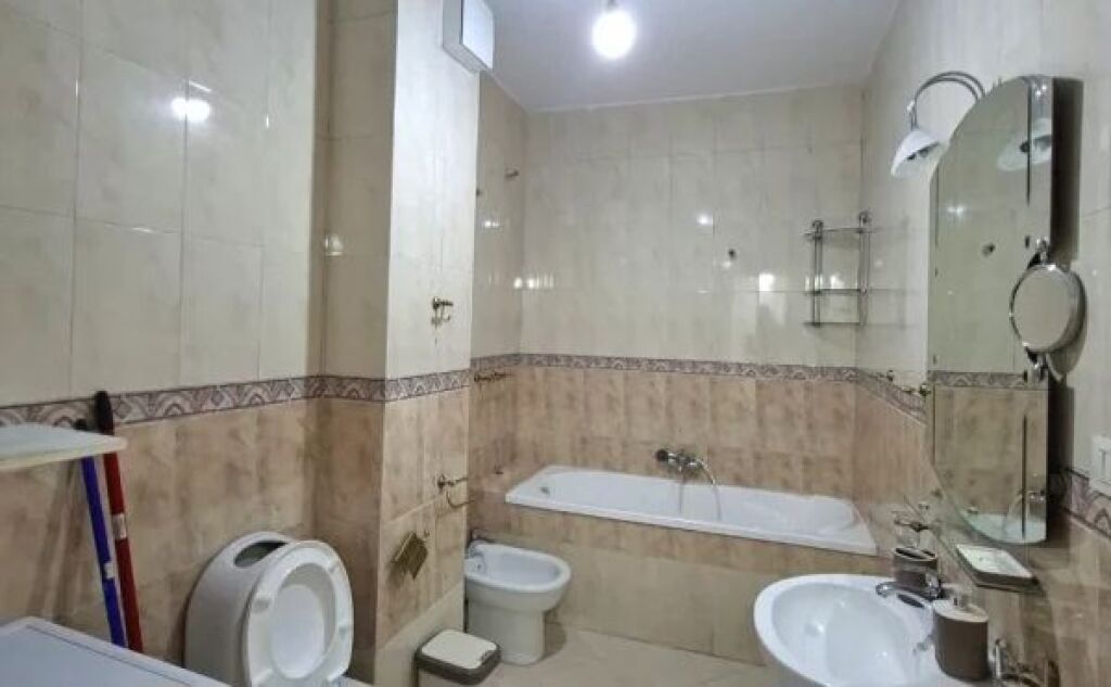In affitto:  *2+1+2 &amp; 1 BLLK* *(📍Komuna e Parisit )* ✨️ Arredato / Prima volta in affitto 🔥🔥 * Leke/Mese* 💶💶