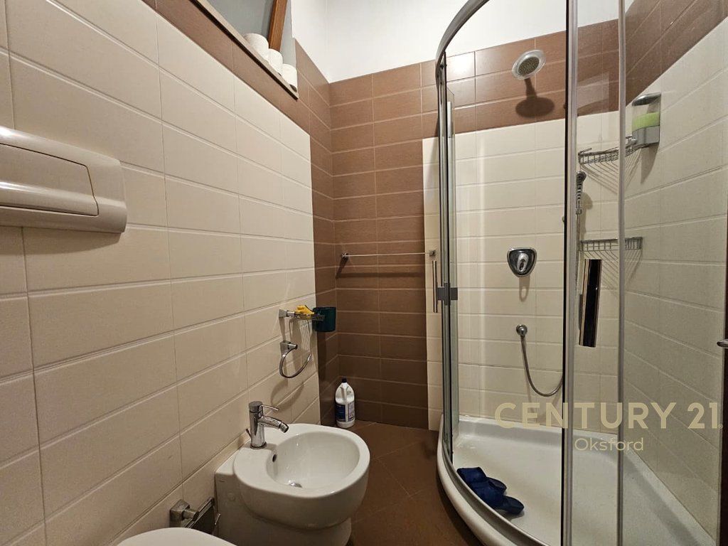 JEPET ME QIRA APARTAMENT 2+1 ME POST PARKIMI TEK BULEVARDI I RI