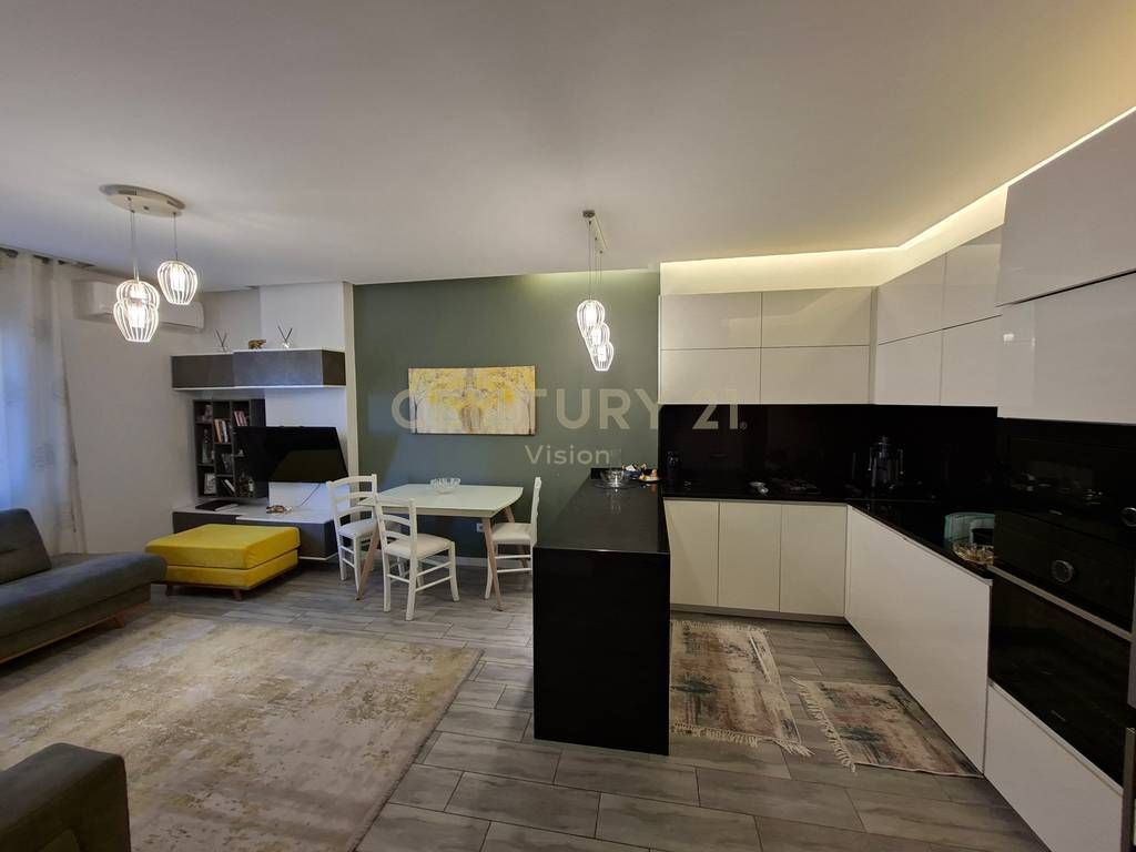 APARTAMENT 2+1+2 PER SHITJE TEK RESTORANT TRADITA NE SHKODER