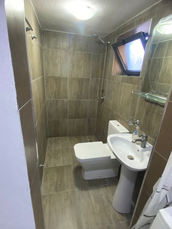 Shtepi private 1+1 me qera ne Selit tek Nenstacioni elektrik