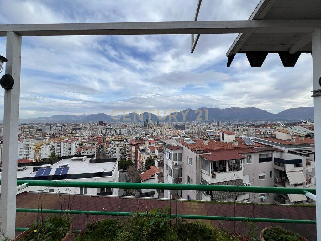 SUPER DUPLEX IN VENDITA CON VERANDA A KODRA E DIELLIT