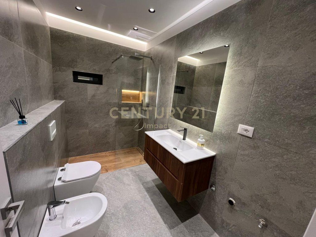 SHITET APARTAMENT 2+1+2