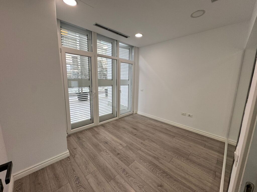 🏢 Locale per uffici in affitto 📍 Indirizzo: Komuna e Parisit, Kika 2💶 Prezzo: 4500 €