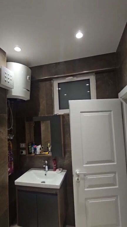 Shitet Apartament 2+1+2 | Totalisht i Mobiluar | Me Post Parkimi