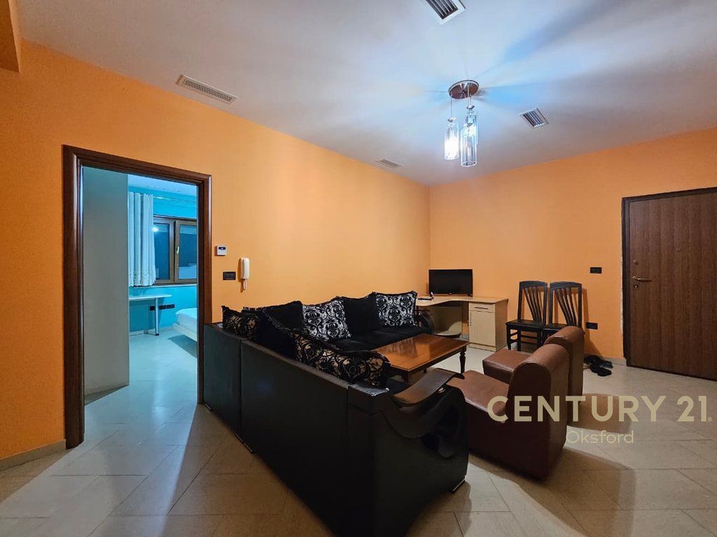 JEPET ME QIRA APARTAMENT 2+1 ME POST PARKIMI TEK BULEVARDI I RI