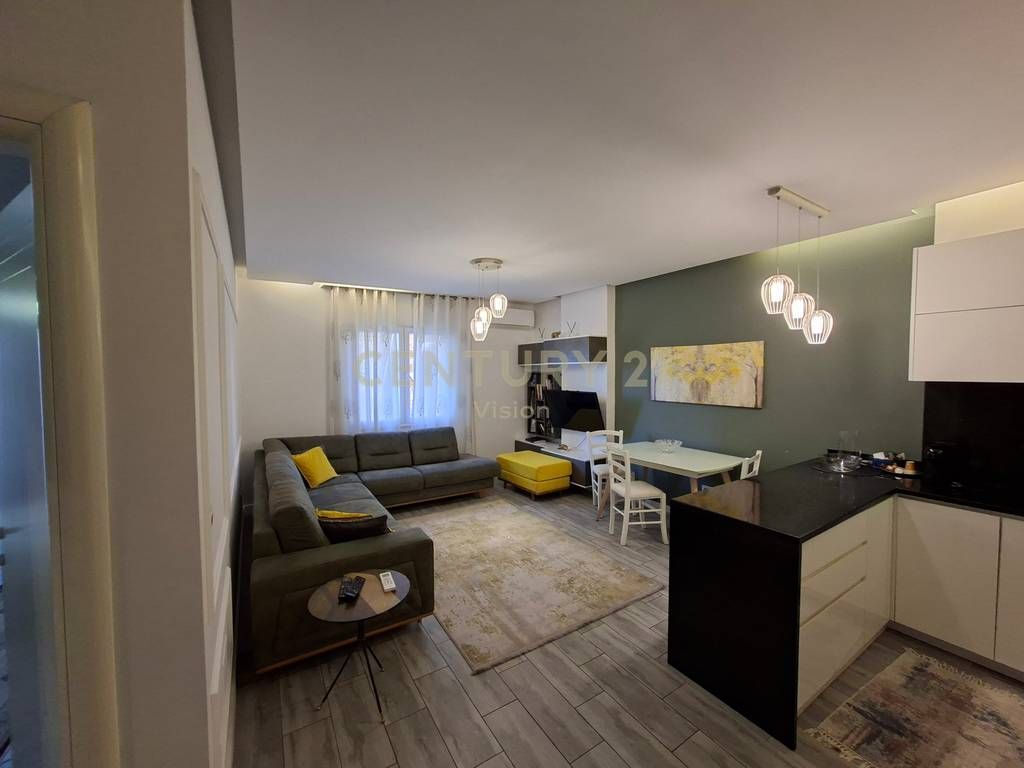 APARTAMENT 2+1+2 PER SHITJE TEK RESTORANT TRADITA NE SHKODER