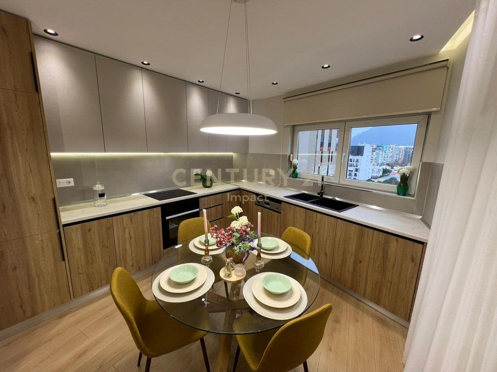 SHITET APARTAMENT 2+1+2