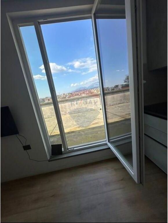 Studio for rent at the Electric Market!