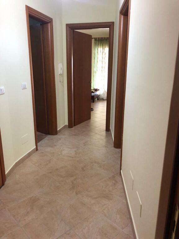 🏢Myslym Shyri,jepet me qera apartament 3+1+2+post parkimi ,pjeserisht i mobiluar 80,000Leke