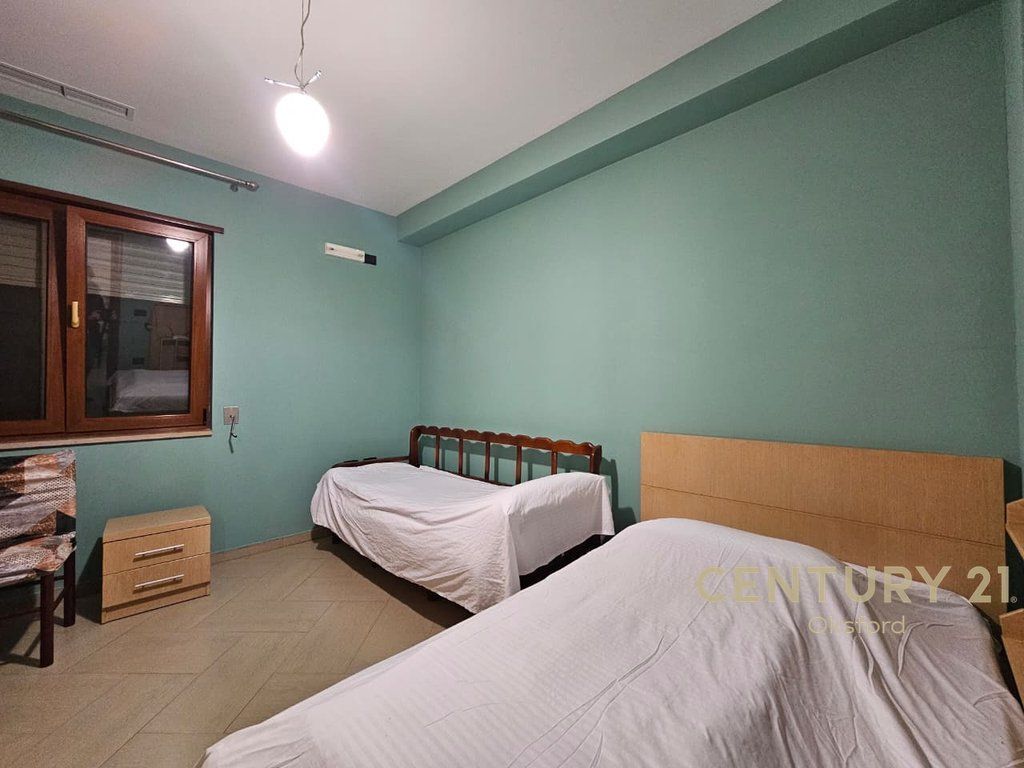 JEPET ME QIRA APARTAMENT 2+1 ME POST PARKIMI TEK BULEVARDI I RI