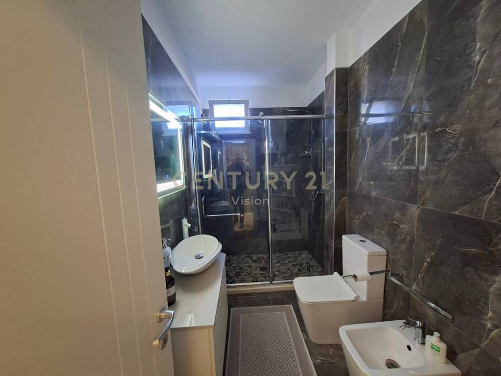 APARTAMENT 2+1+2 PER SHITJE TEK RESTORANT TRADITA NE SHKODER