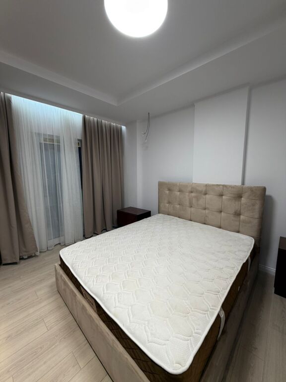 Given 2+1, myslym shyri te him kolli, 900 euros with parking