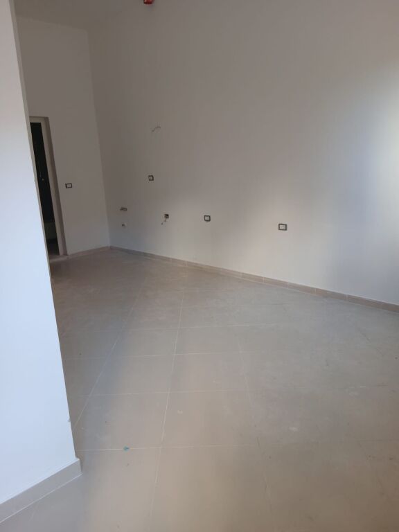 Apartament ne shitje  shkolla Barjam Curri   