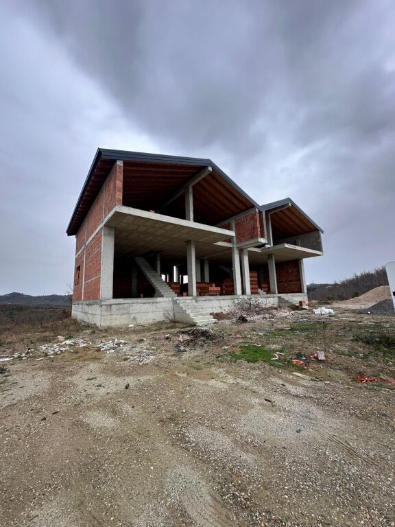 VILË PËR SHITJE ME PAMJE DETI NË GJIRIN E LALZIT !! 300,000 €