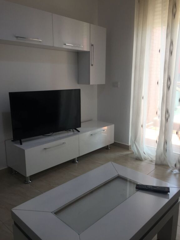 Jepet me qira 1+1+ parkim SIMA COM ASTIR 500€