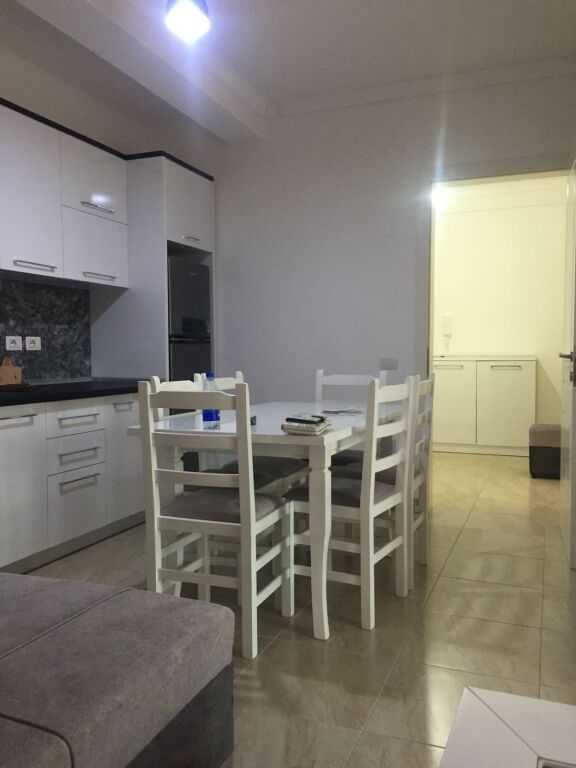 Jepet me qira 1+1+ parkim SIMA COM ASTIR 500€