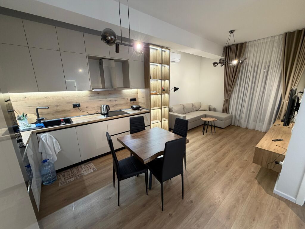 📣Affitto, Appartamento 1+1 📍Complesso Kaimi  •Arredamento nuovo mai abitato prima •5° piano con ascensore •Prezzo 45.000 lek al mese