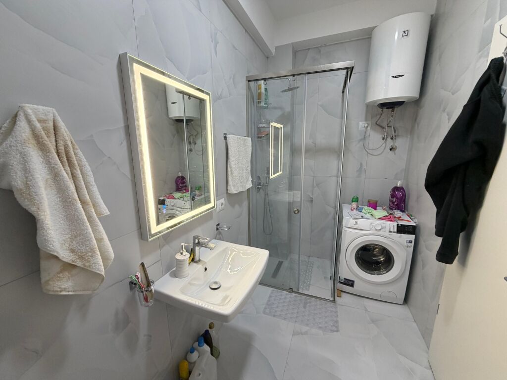 📣Affitto, Appartamento 1+1 📍Complesso Kaimi  •Arredamento nuovo mai abitato prima •5° piano con ascensore •Prezzo 45.000 lek al mese