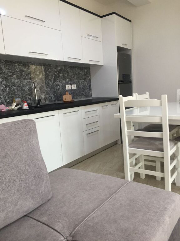 Jepet me qira 1+1+ parkim SIMA COM ASTIR 500€