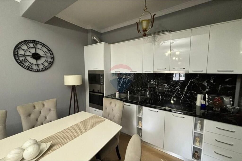🏡✨ APPARTAMENTO 2+1 IN AFFITTO – VICINO AL MUNICIPIO, VLORA