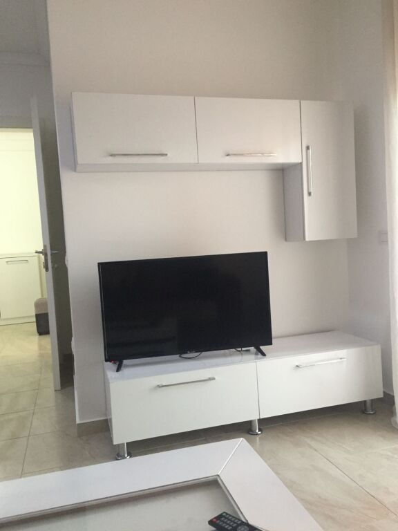 Jepet me qira 1+1+ parkim SIMA COM ASTIR 500€