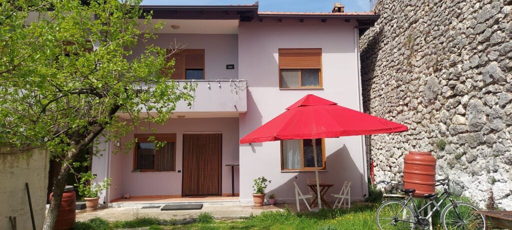 Villa in affitto adatta per attività Clinica Clinica Dentale