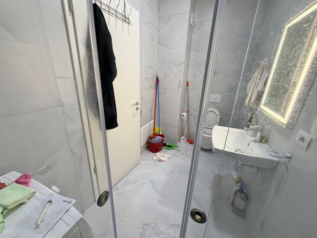 📣Affitto, Appartamento 1+1 📍Complesso Kaimi  •Arredamento nuovo mai abitato prima •5° piano con ascensore •Prezzo 45.000 lek al mese