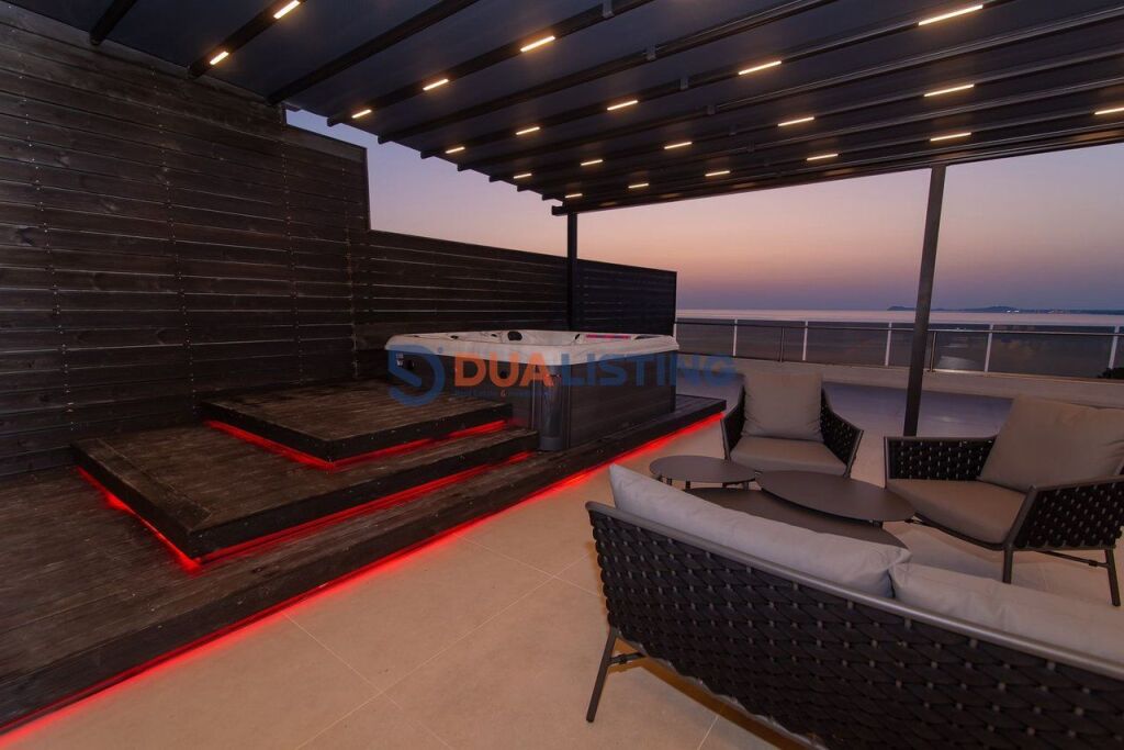 Vendiamo Penthouse Iconico con Veranda Panoramica, Vlore Vita di Lusso sul Nostro Mare, Vlore