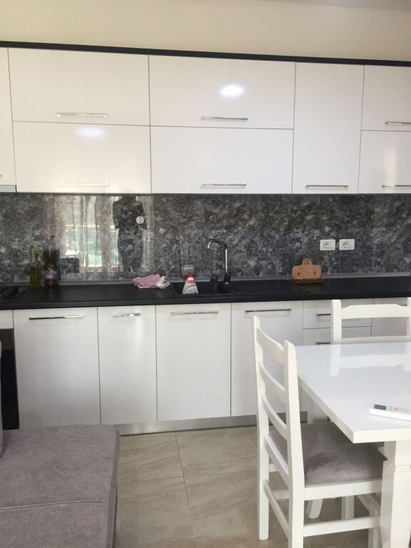 Jepet me qira 1+1+ parkim SIMA COM ASTIR 500€