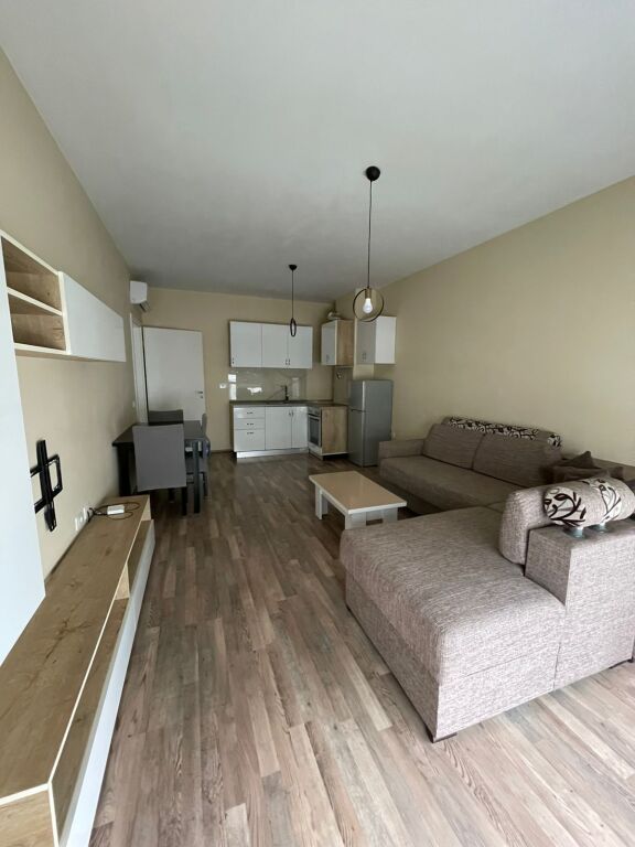 Affittasi appartamento 1+1 📍 Siri Kodra 🏢 Palazzina nuova, con ascensore 🛋️ Completamente arredato ✨ Ambiente regolare e luminoso 💶 Prezzo: 500 € / mese
