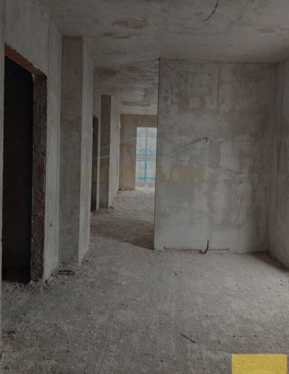 Shitet, Apartament 3+1+2+Post parkimi, Bulevardi Bajram Curri, Tiranë.
