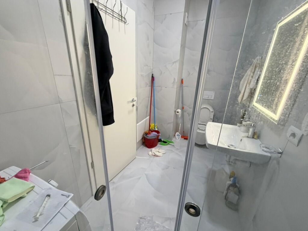 📣 Jepet me qira Apartament 1+1  📍 Kompleksi Kaimi, Ali Demi💶 Çmimi: 45.000 lekë / muaj