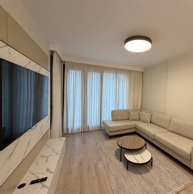 APARTAMENT ME QERA 1+1+POST PARKIMI RRUGA E BARIKADAVE 1000 EURO