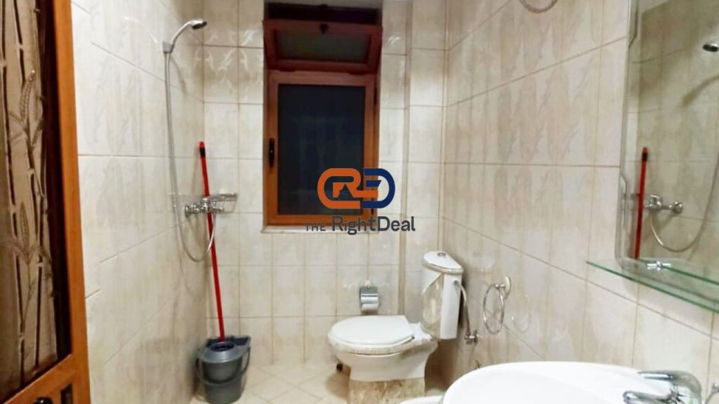 Tek Fakulteti Juridik, Jepet Me Qira Apartament 2+1 I Mobiluar !!!