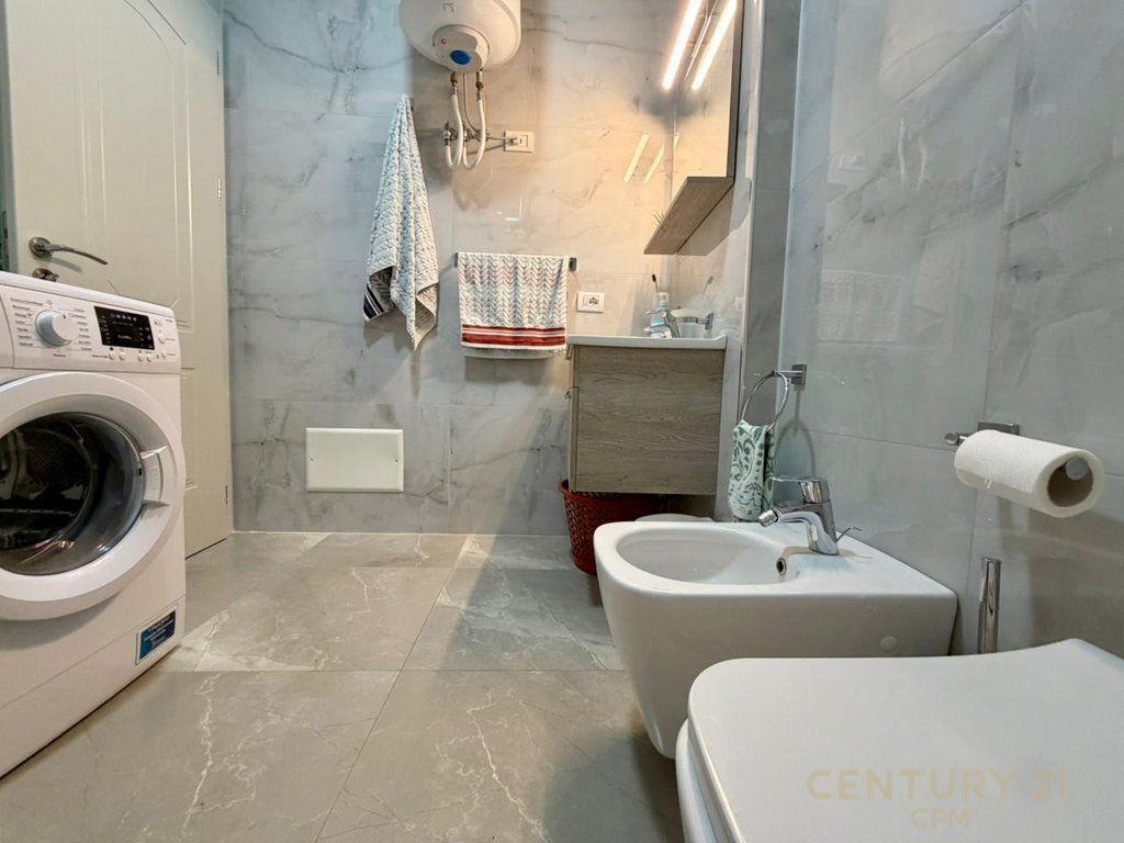 SHITET APARTAMENT 2+1 NE VIJE TE PARE ME DETIN NE LUNGOMARE