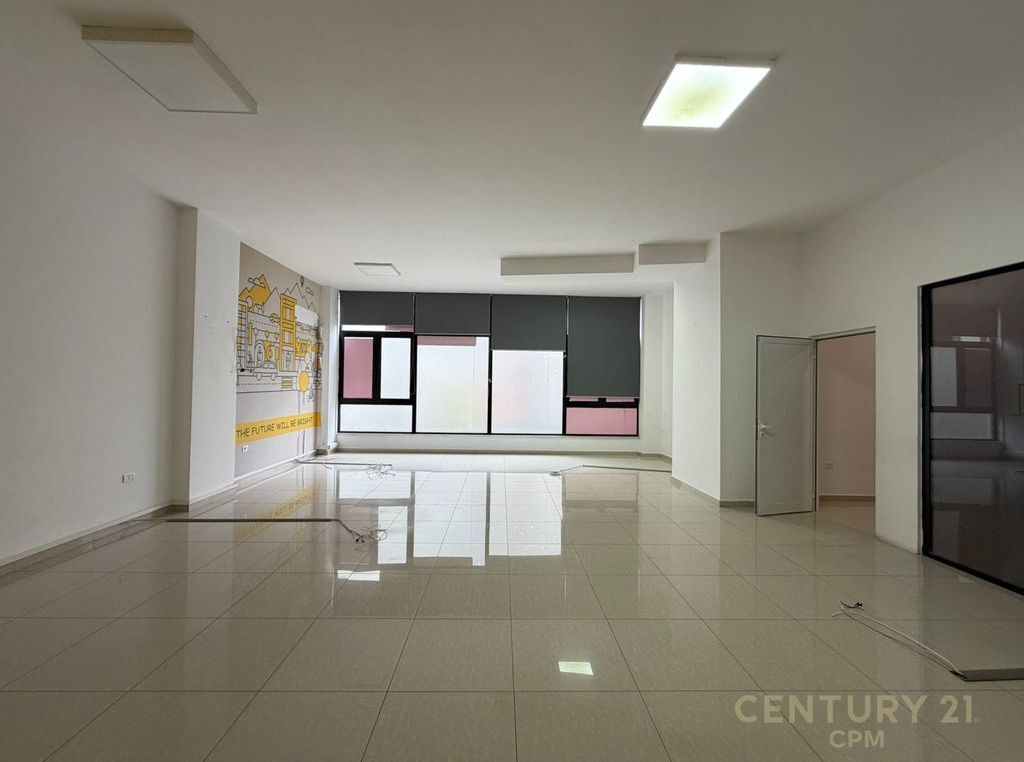 Locale commerciale in Affitto
