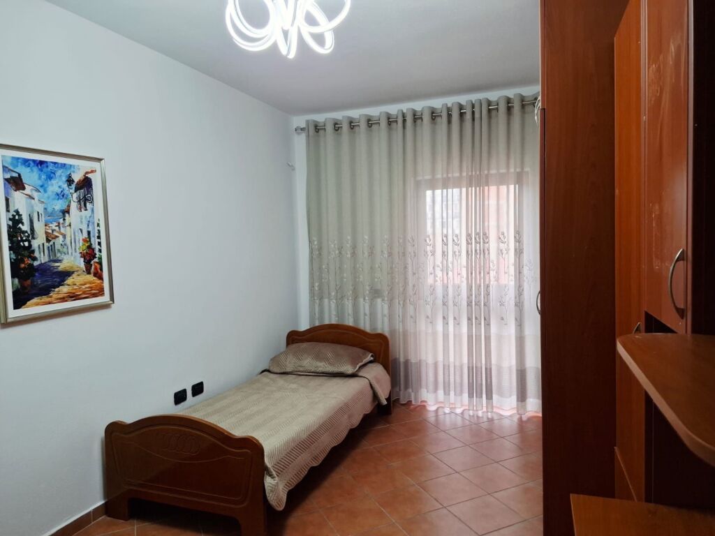 2+1, arredato in via Him Kolli Myslym Shyri, 600 euro