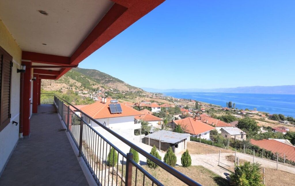 🏡 Villa su 2 Piani in Vendita – 3 km dall'Ingresso di Pogradec