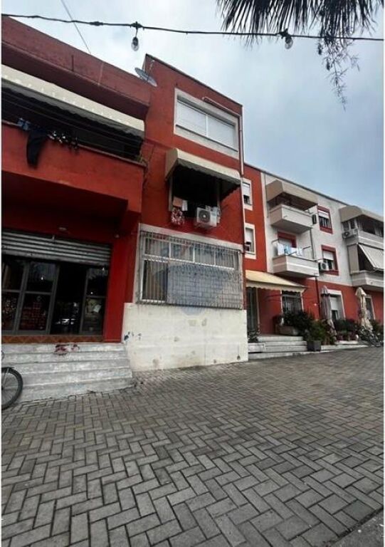 🏬 SHOP FOR RENT – TERRACES, NEAR “ALI DEMI” HIGH SCHOOL, VLORË