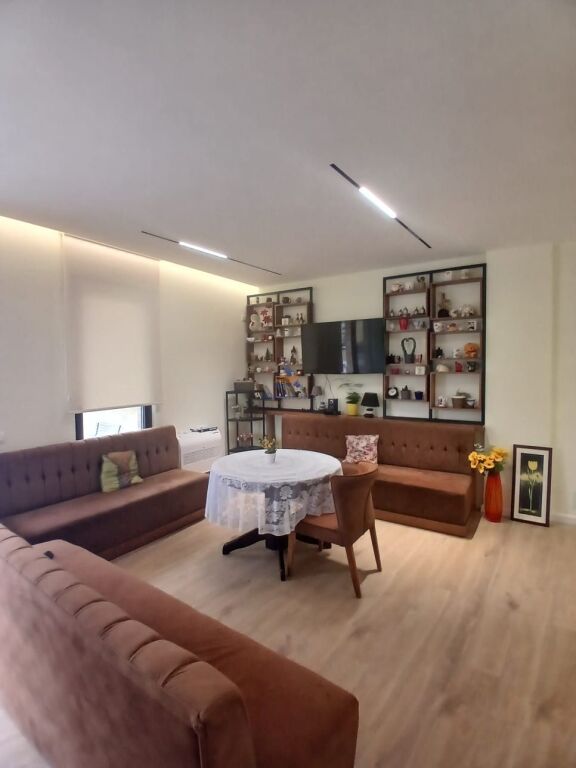 JEPET ME QIRA APARTAMENT 2+1+BALLKON RRUGA SIRI KODRA 80.000 LEKE