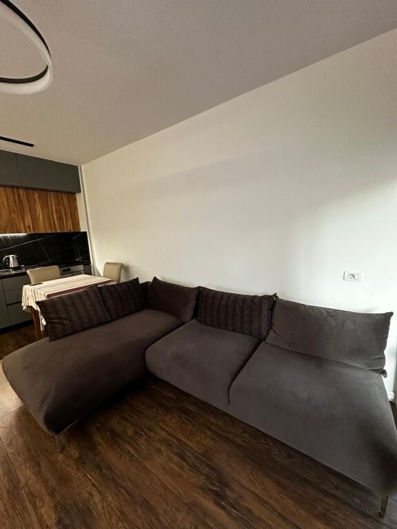 Apartament me qira 1+1 te Komuna e Parisit!