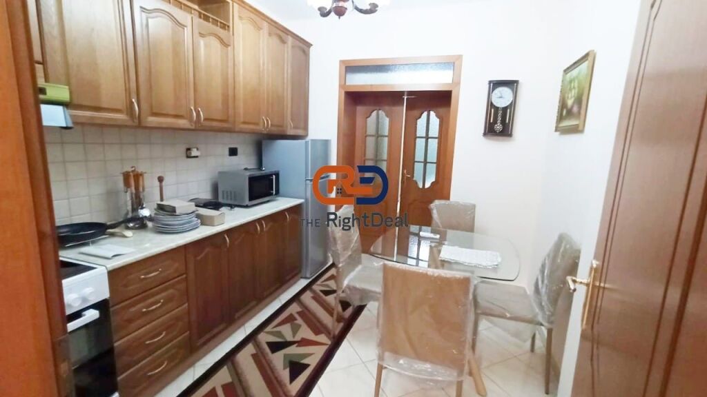 Tek Fakulteti Juridik, Jepet Me Qira Apartament 2+1 I Mobiluar !!!