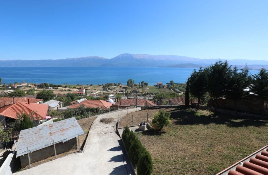 🏡 Villa su 2 Piani in Vendita – 3 km dall'Ingresso di Pogradec