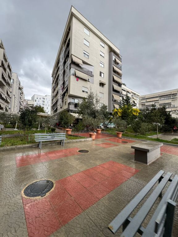 VENDESI APPARTAMENTO 1+1 COMUNE DI PARIGI 190.000 EURO