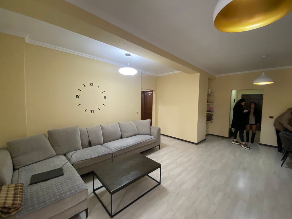 Super apartament 2+1+2, Hotel Queen, Komuna e Parisit
