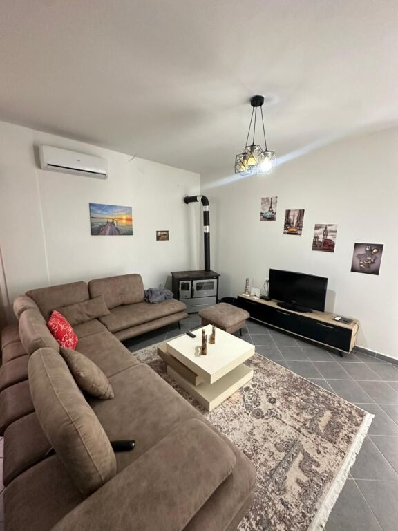 VENDESI PRIVATO IN VENDITA CON PISCINA + TERRENO, SHENVLASH, DURRES.