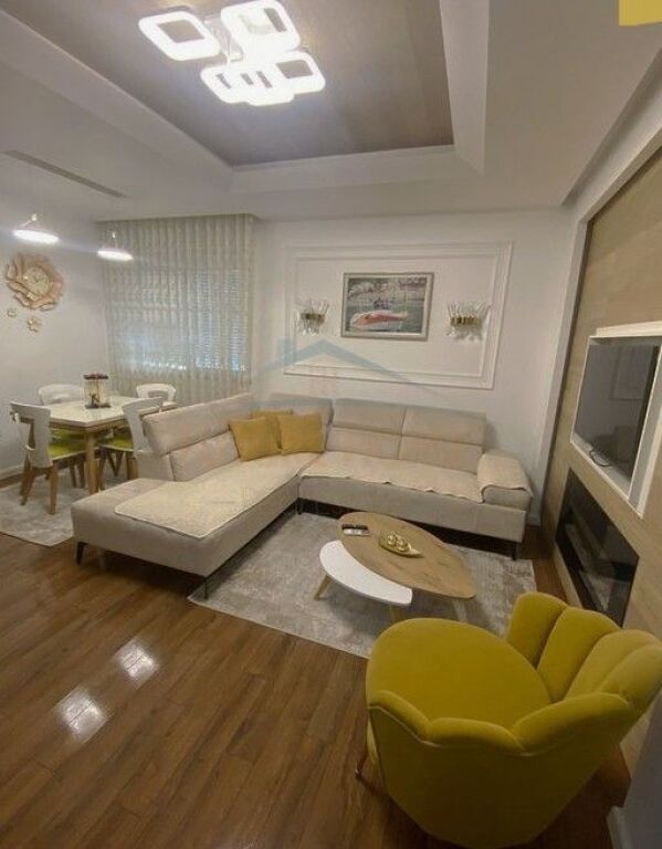 Shitet, Apartament 2+1+2, Kompleksi FZ, Liqeni i Thatë, Tiranë