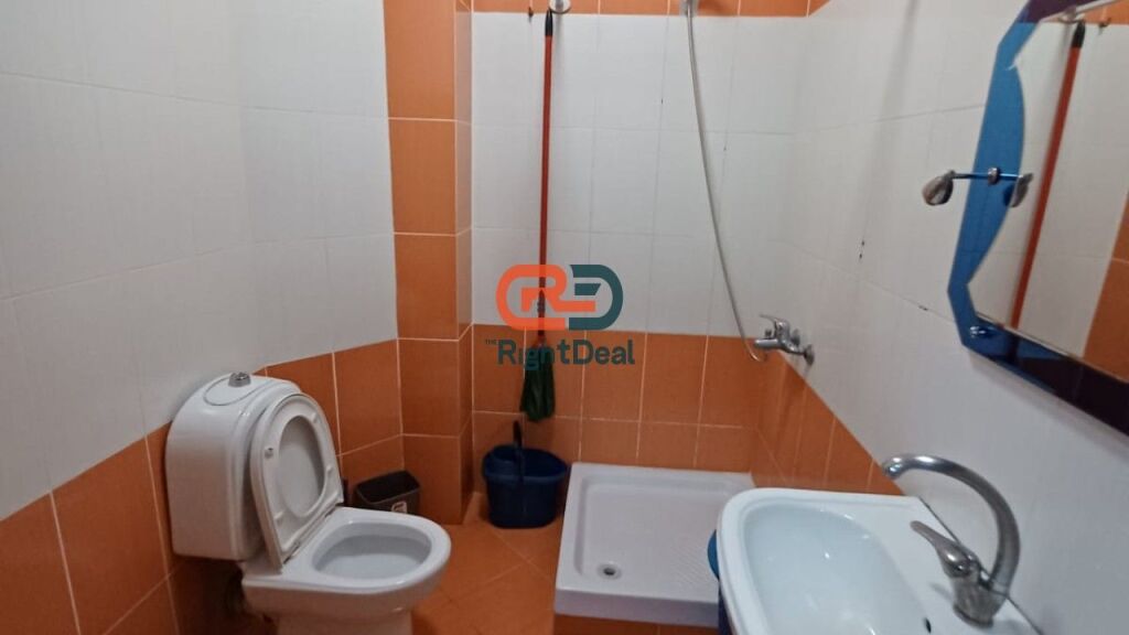 Ai Palazzi Gialli, Appartamento 1+1 con Planimetria Regolare in Affitto !!