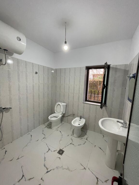 Casa privata 2+1 in affitto in affitto a Misto Mame