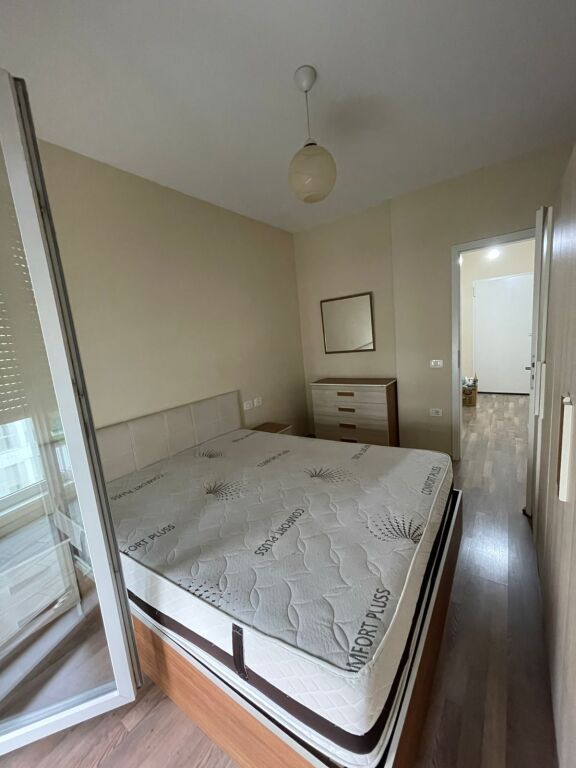 Affittasi appartamento 1+1 📍 Siri Kodra 🏢 Palazzina nuova, con ascensore 🛋️ Completamente arredato ✨ Ambiente regolare e luminoso 💶 Prezzo: 500 € / mese
